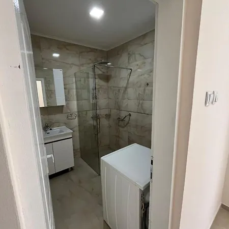 Prenociste-apartmani Laki S Kula