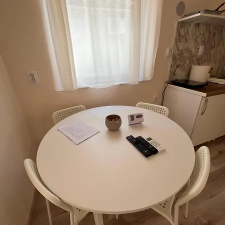 Prenociste-apartmani Laki S Kula