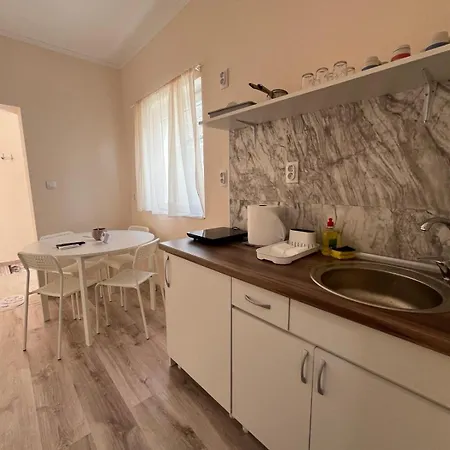 Prenociste-apartmani Laki S * Kula