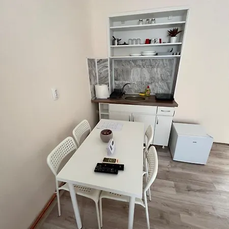 Prenociste-apartmani Laki S Kula