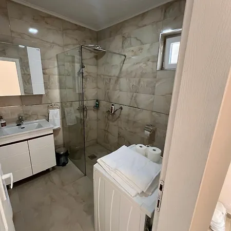 Prenociste-apartmani Laki S * Kula